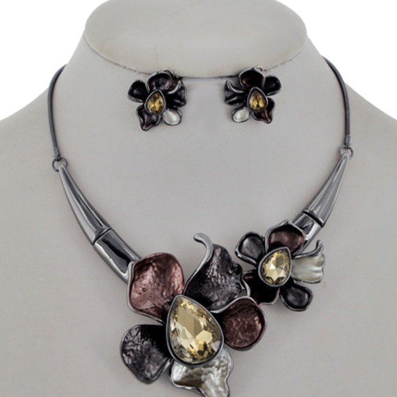 Hematite Multi-Color Flower Statement Necklace Set - Picture 1 of 2